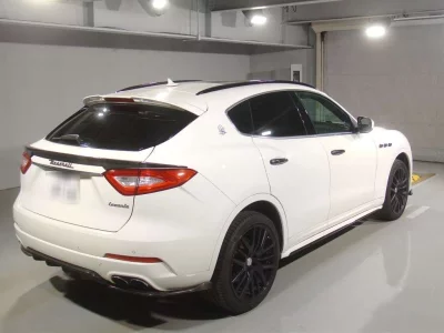 MASERATI LEVANTE 2
