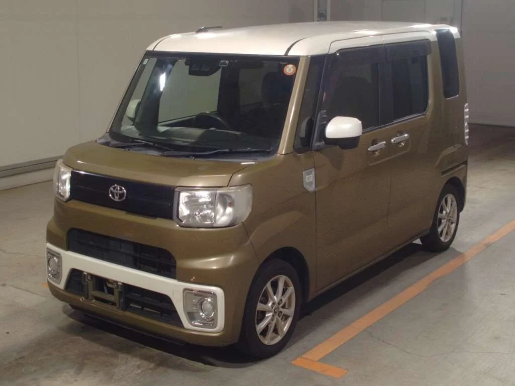 Toyota Pixis Mega  с аукциона в Японии