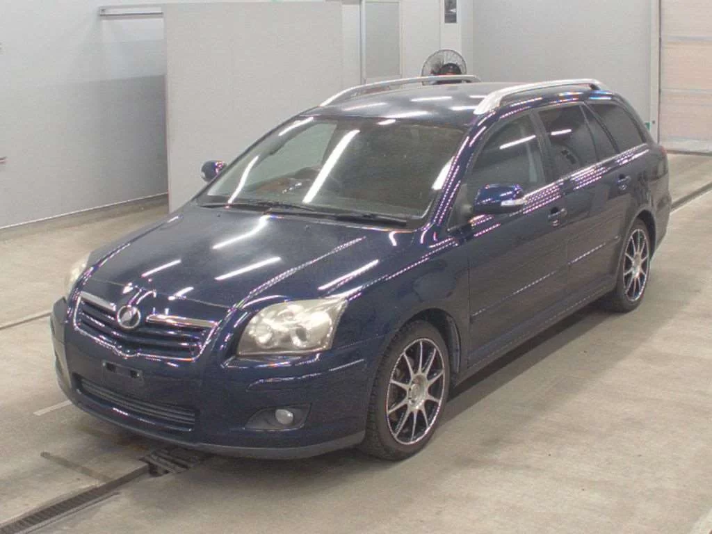 Toyota Avensis  с аукциона в Японии