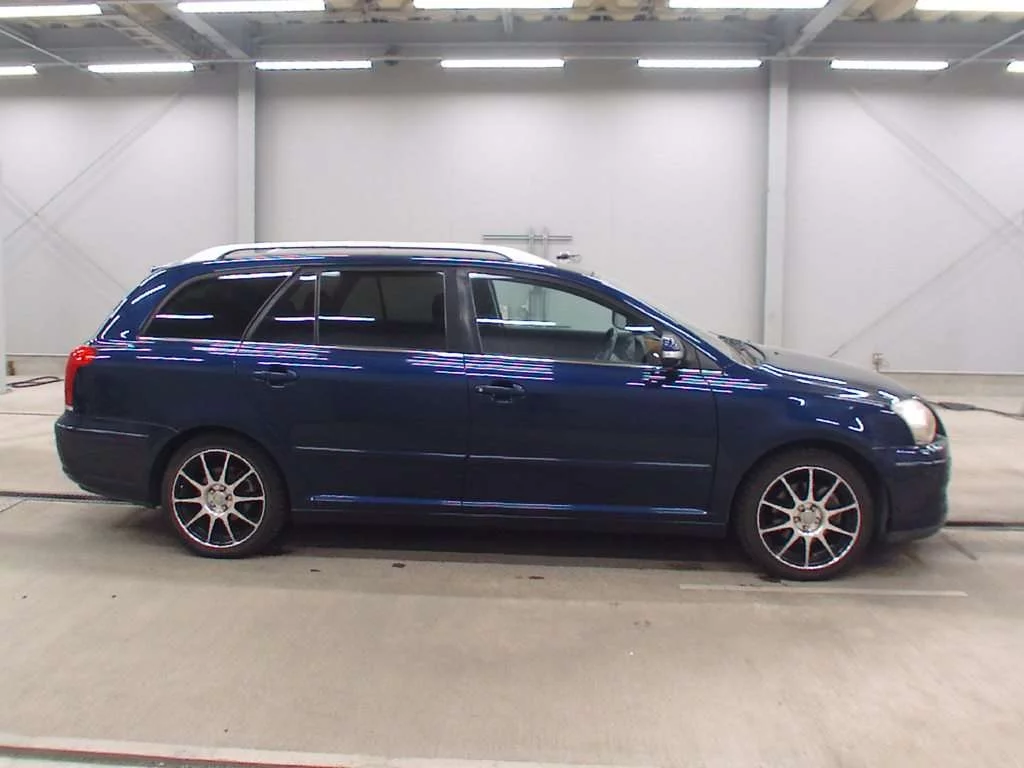 Toyota Avensis  с аукциона в Японии