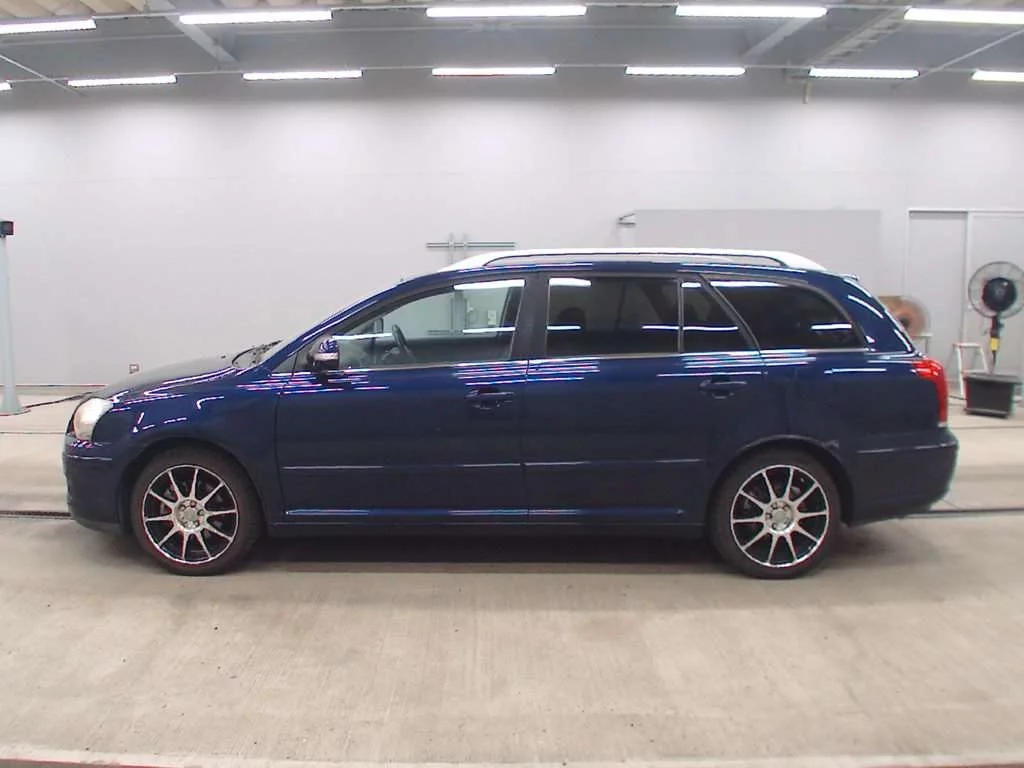 Toyota Avensis  с аукциона в Японии