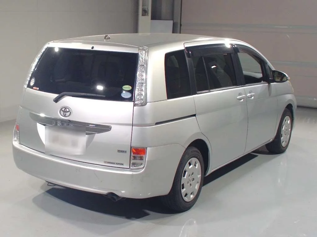 Toyota Isis 2014
