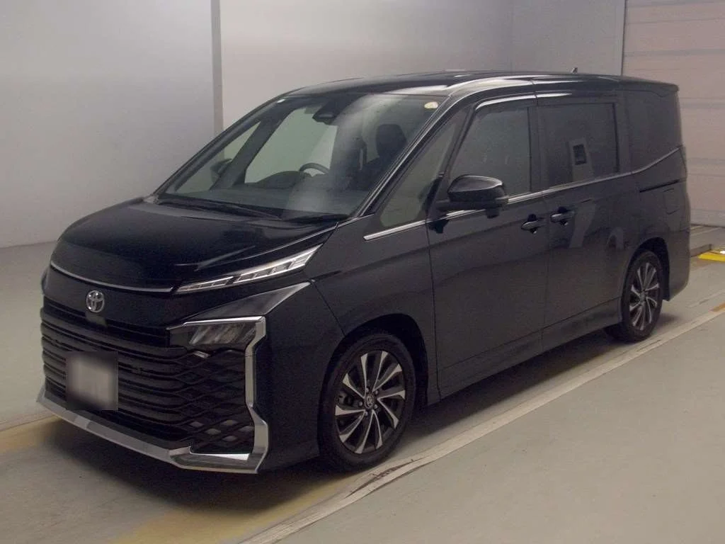 Toyota Voxy  с аукциона в Японии