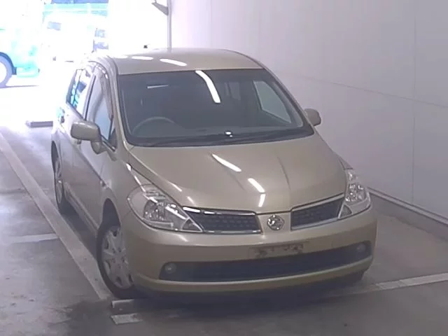 Nissan Tiida 2005