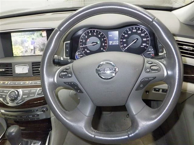 Nissan Fuga  с аукциона в Японии