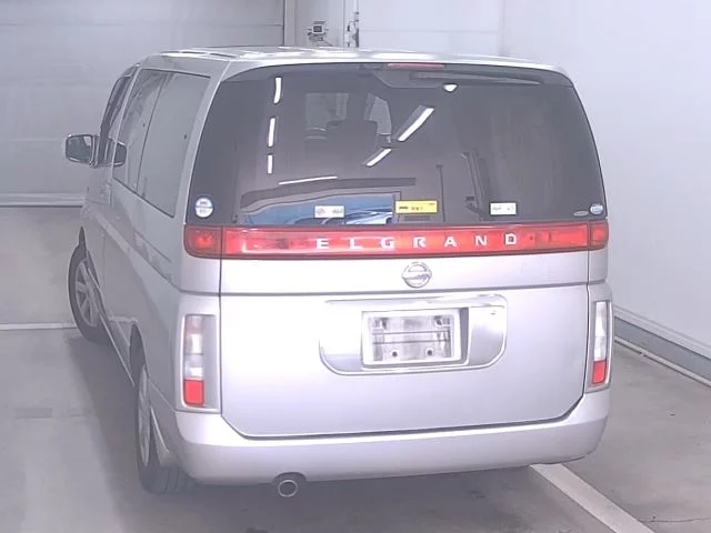 Nissan Elgrand  с аукциона в Японии
