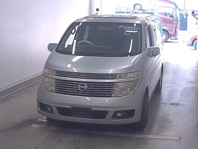 Nissan Elgrand  с аукциона в Японии