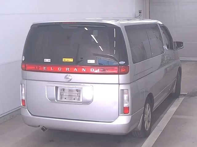 Nissan Elgrand  с аукциона в Японии