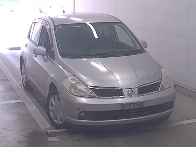 Nissan Tiida 2005