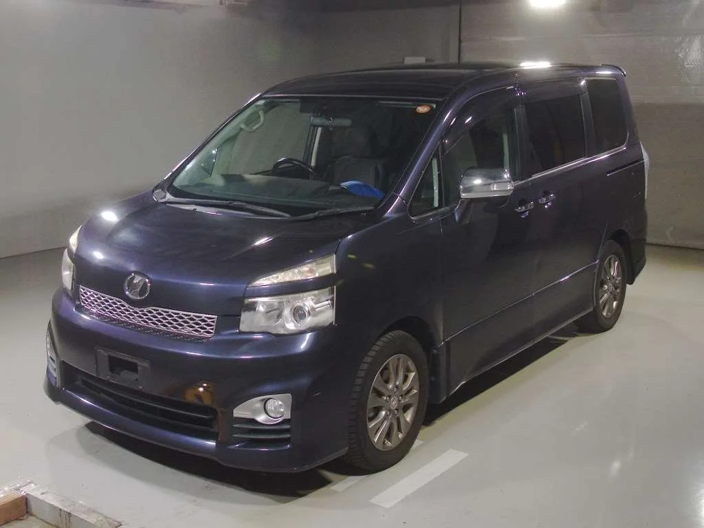 Toyota Voxy 2010