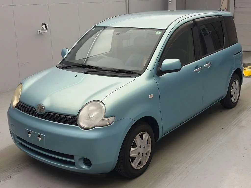 Toyota Sienta 2005