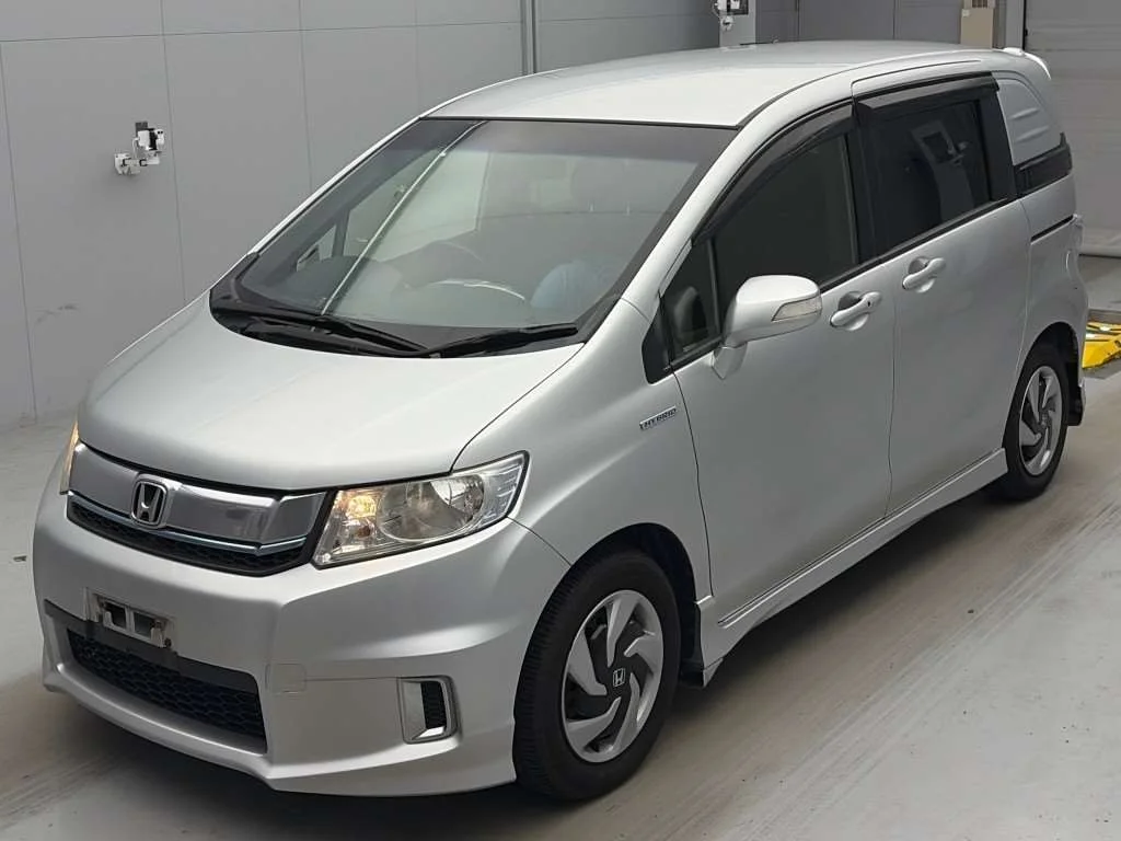 Honda Freed Spike 2014