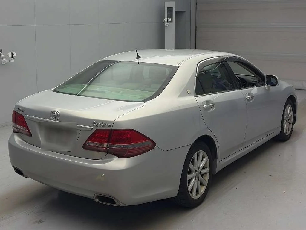 Toyota Crown  с аукциона в Японии