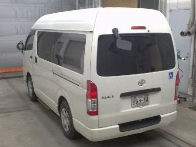 TOYOTA HIACE VAN