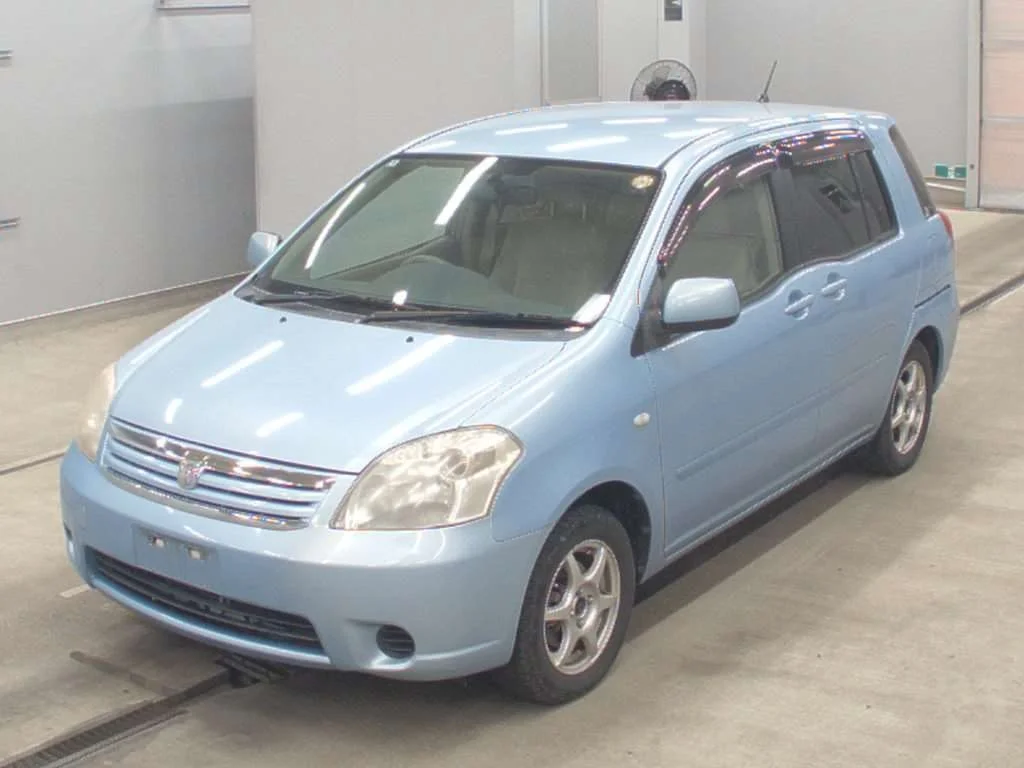 Toyota Raum 2006