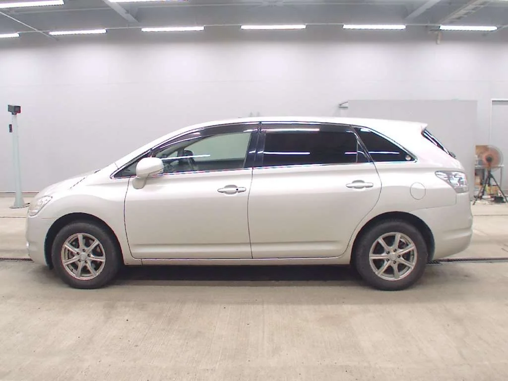 Toyota Mark X Zio  с аукциона в Японии
