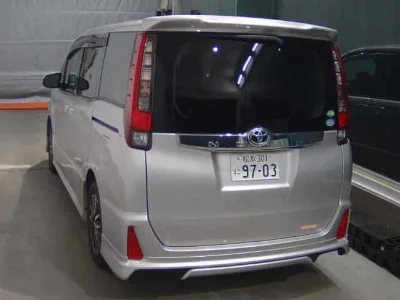 TOYOTA NOAH