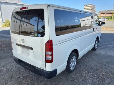 TOYOTA HIACE VAN