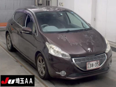 PEUGEOT 208