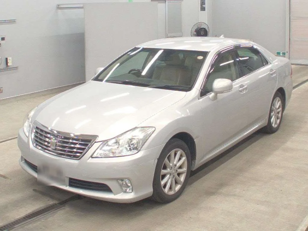 Toyota Crown  с аукциона в Японии