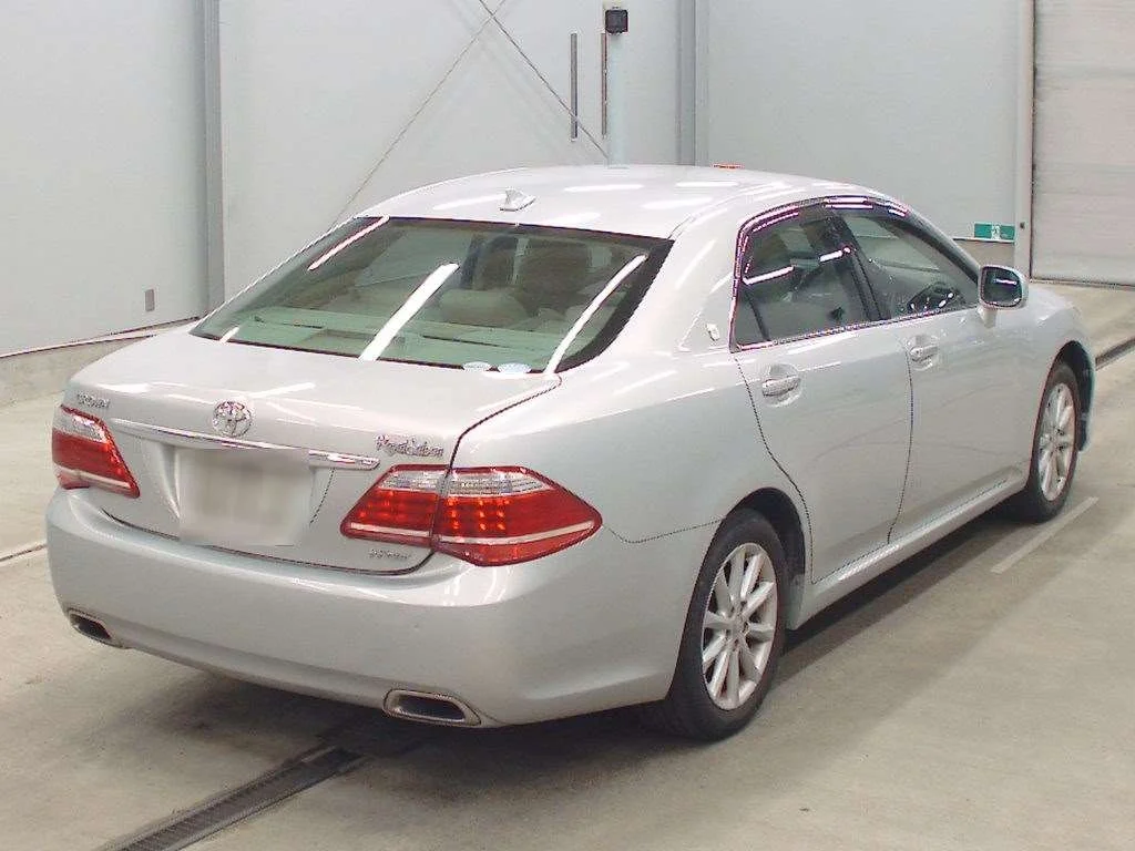 Toyota Crown  с аукциона в Японии