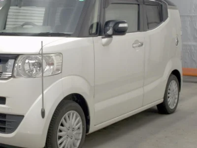 HONDA N BOX SLASH