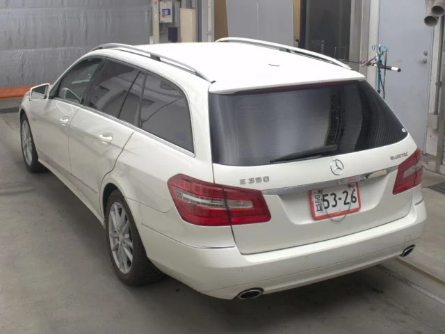 Mercedes-Benz E-Class  с аукциона в Японии