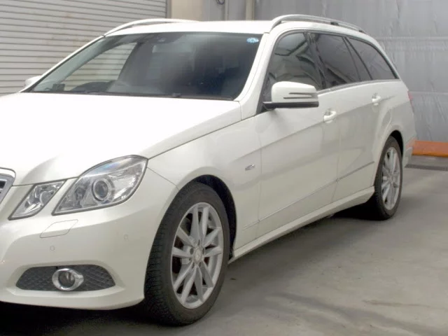 Mercedes-Benz E-Class  с аукциона в Японии