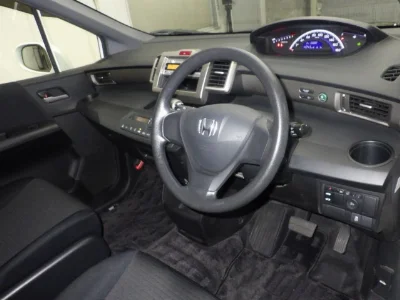 HONDA FREED SPIKE