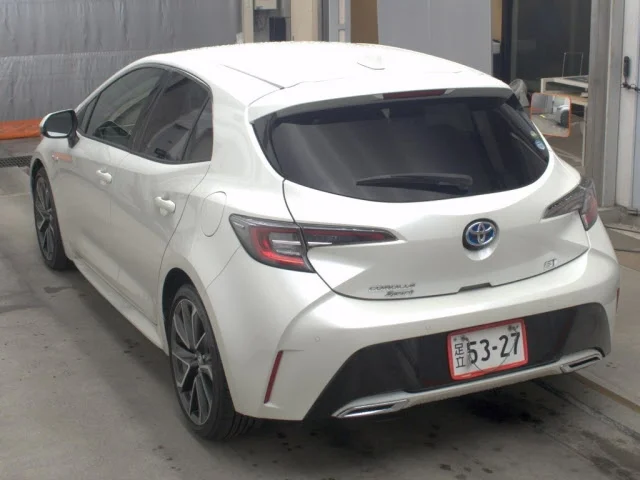 Toyota Corolla Sport  с аукциона в Японии