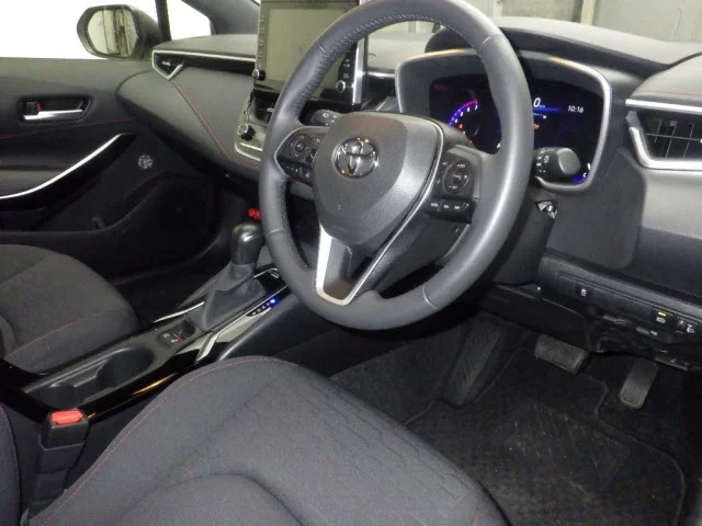 Toyota Corolla Sport  с аукциона в Японии