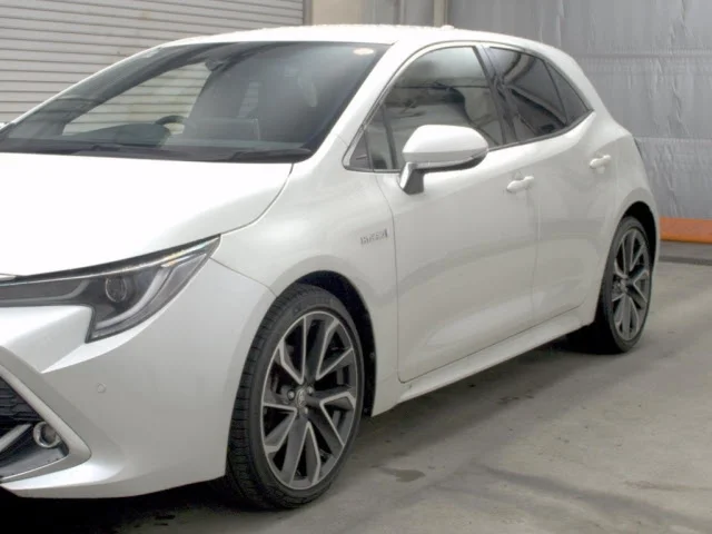 Toyota Corolla Sport  с аукциона в Японии