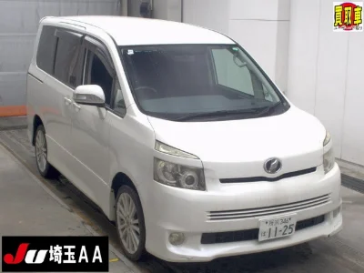 TOYOTA VOXY