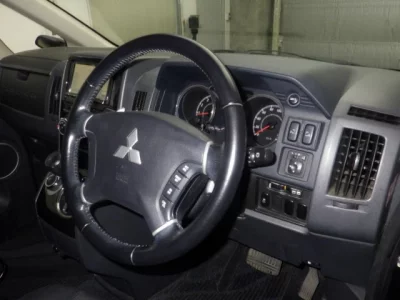 MITSUBISHI DELICA D5