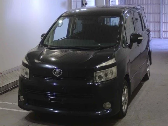 Toyota Voxy  с аукциона в Японии