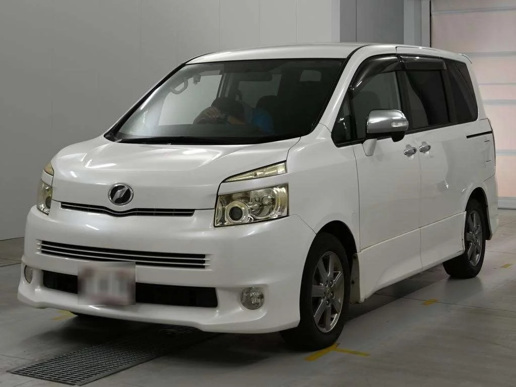 Toyota Voxy 2010