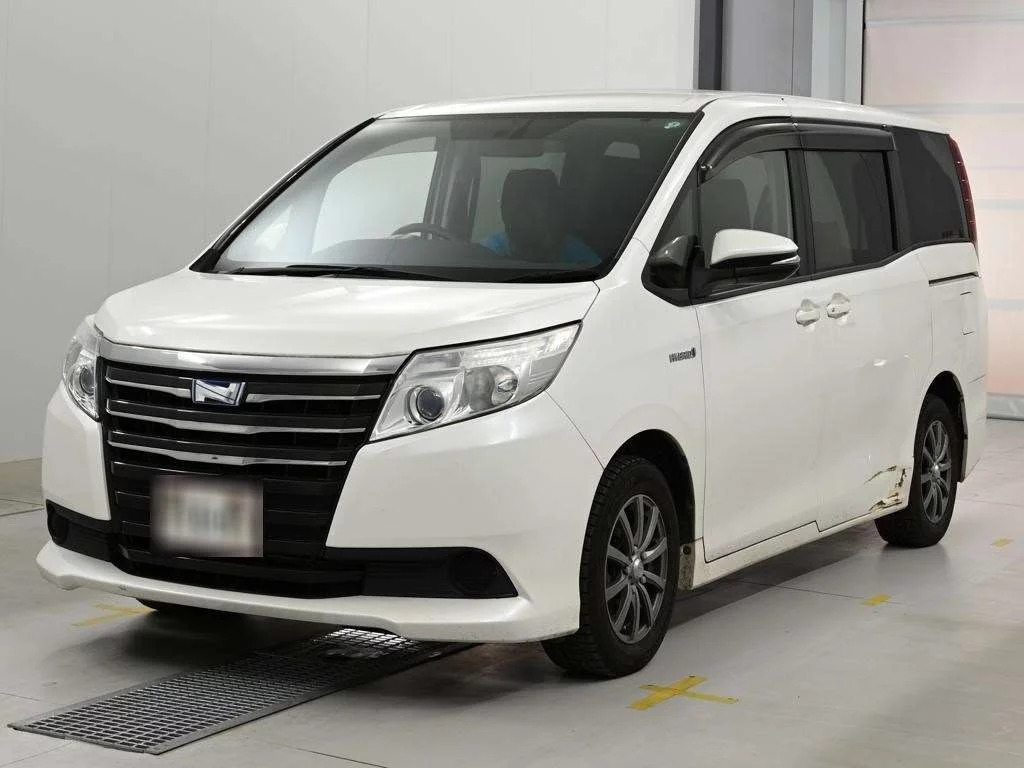 Toyota Noah 2015