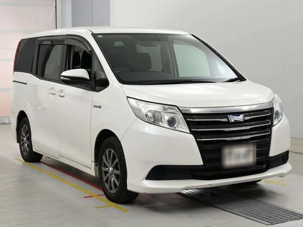 Toyota Noah  с аукциона в Японии
