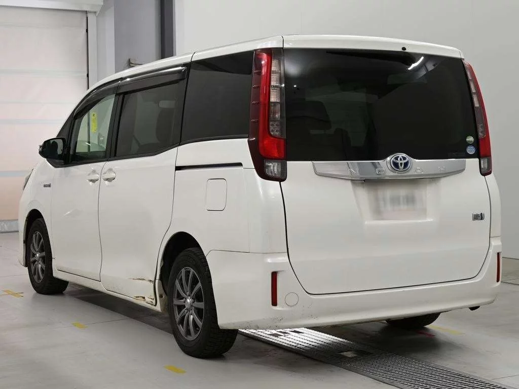 Toyota Noah  с аукциона в Японии