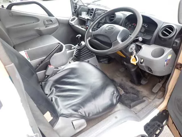 Toyota Dyna  с аукциона в Японии