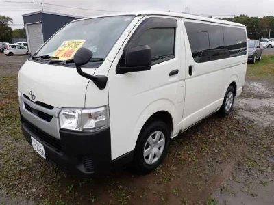 TOYOTA HIACE VAN