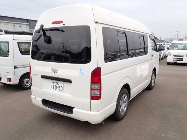 Toyota HiAce  с аукциона в Японии