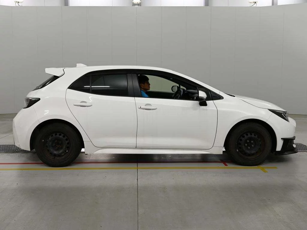 Toyota Corolla Sport  с аукциона в Японии