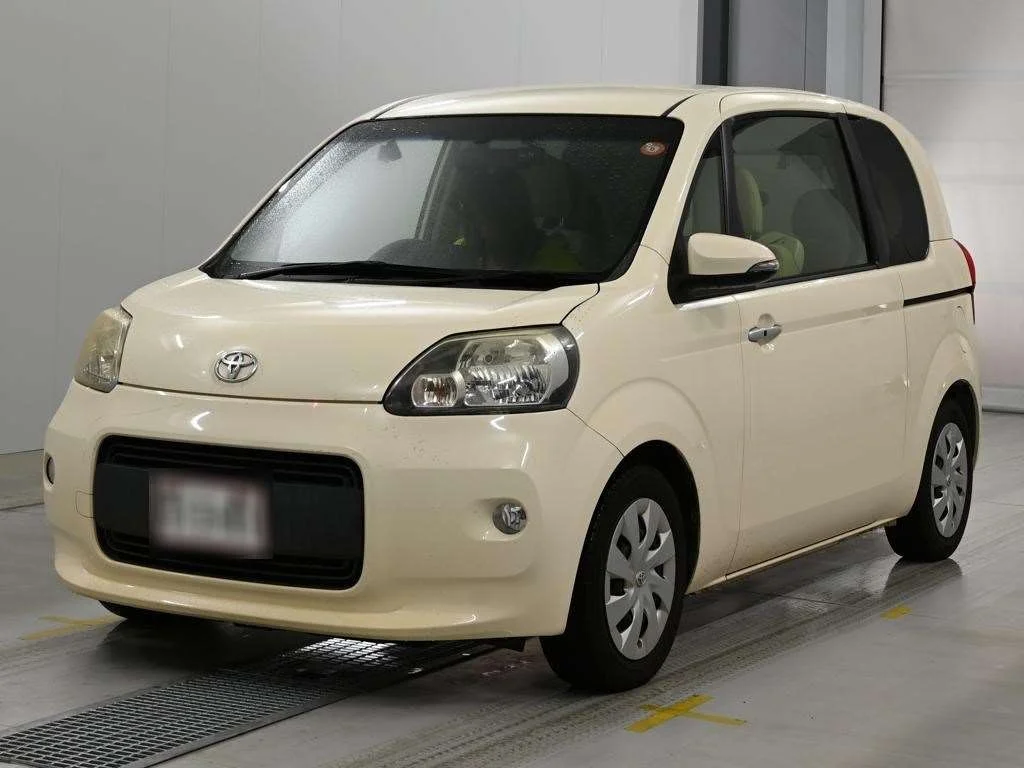 Toyota Porte 2012