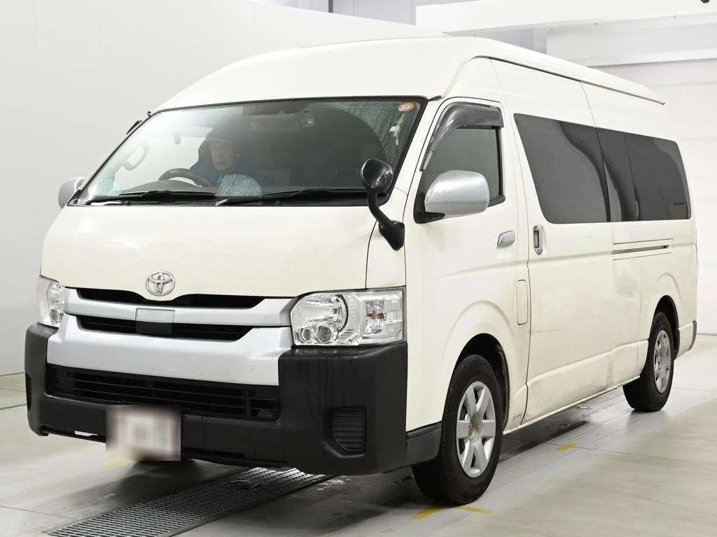 Toyota HiAce Commuter  с аукциона в Японии