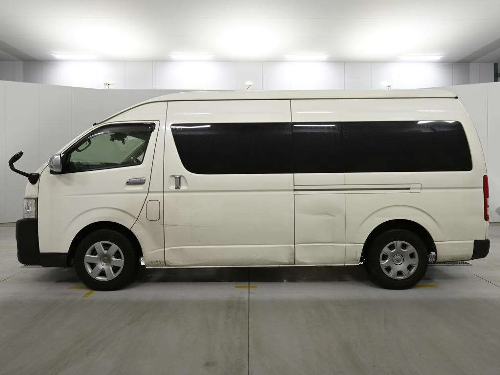 Toyota HiAce Commuter  с аукциона в Японии