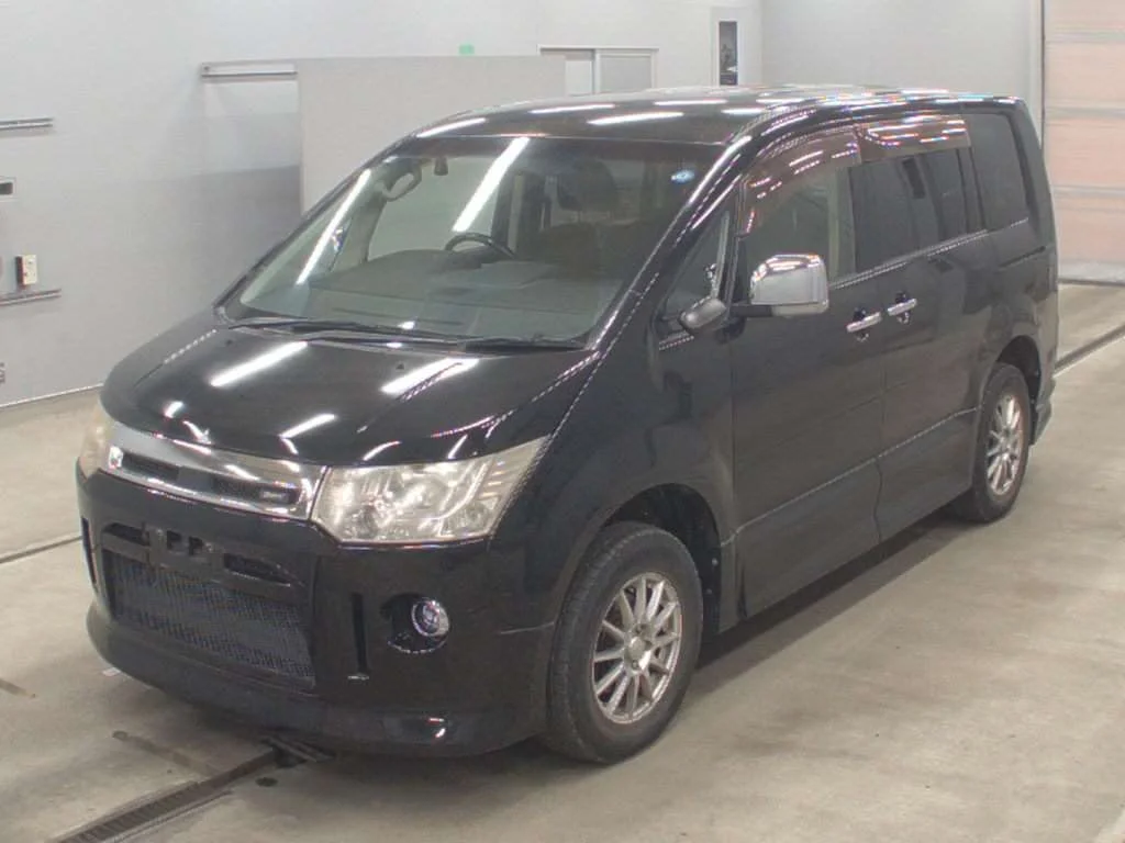 Mitsubishi Delica D:5 2012
