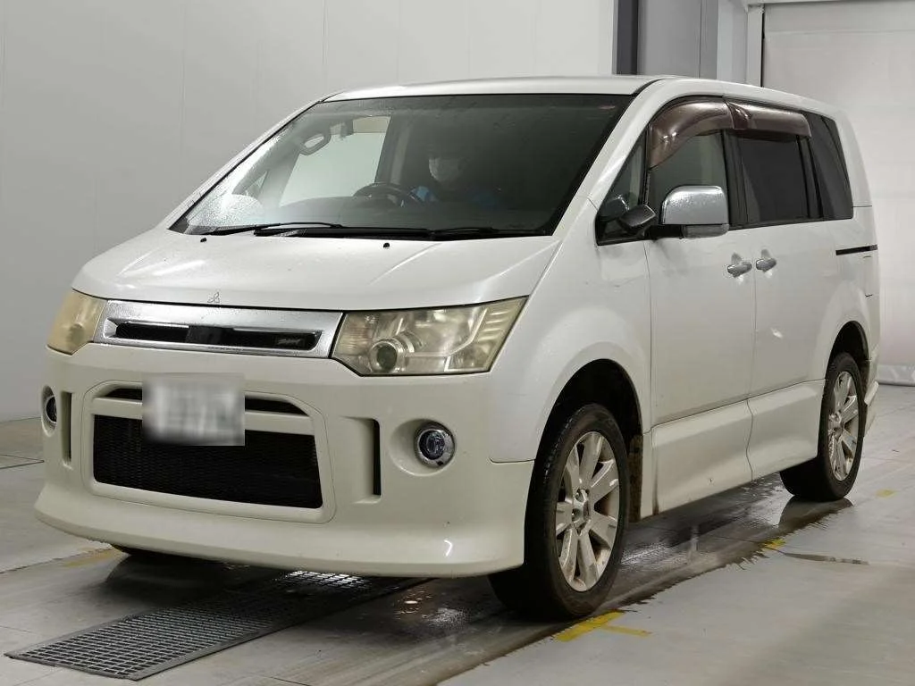Mitsubishi Delica D:5 2012