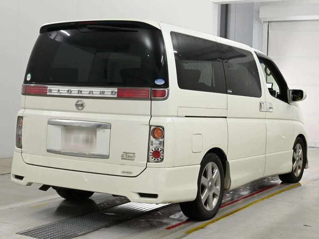 Nissan Elgrand  с аукциона в Японии