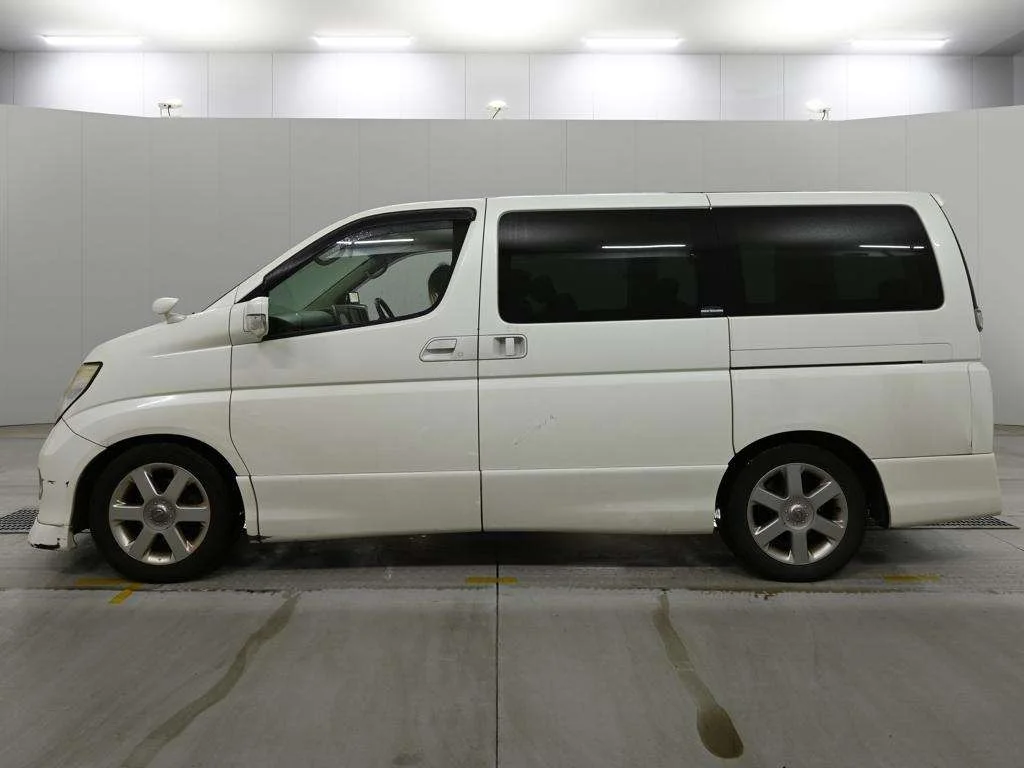 Nissan Elgrand  с аукциона в Японии